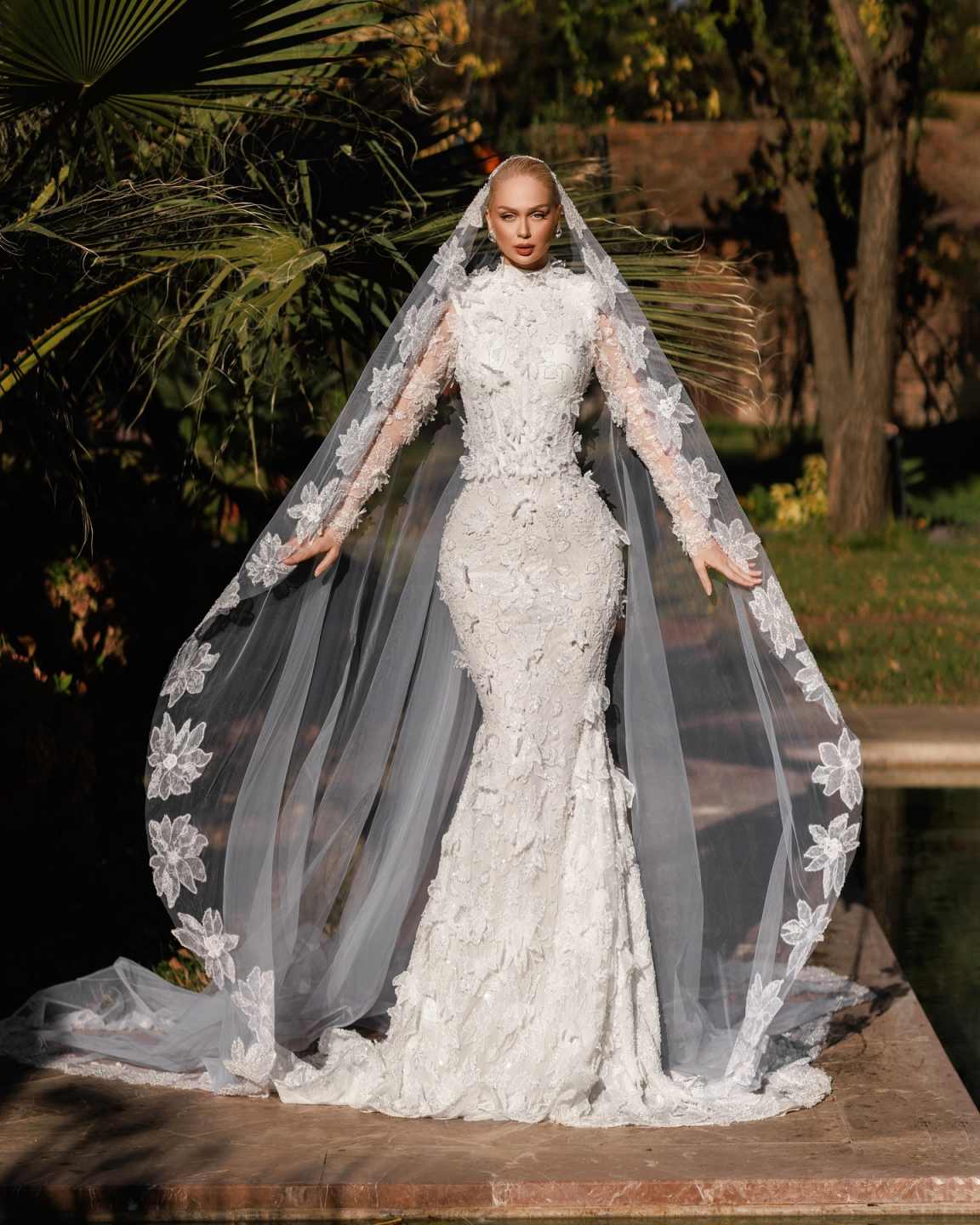 Graceful Mermaid Wedding Dresses Crystal Bridal Gowns Appliques Full Sleeve Backless Sweep Train Customized Bride Dress vestido de novia