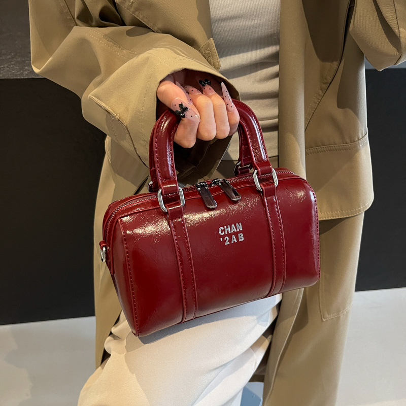 Super popular small square autumn and winter versatile 2025 new fashion shoulder crossbody for women's hand-held bowling bag trend