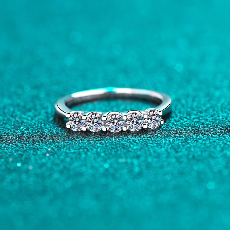 Factory Direct Wholesale Hot Sales Fashion Jewelry Brilliant Cut Moissanite Diamond 925 Silver Moissanite Ring