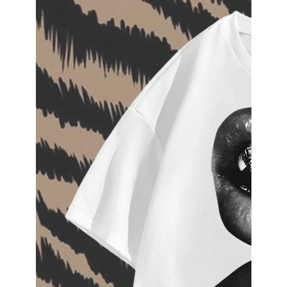 White street style top with all black and white pattern suitable for summer mens Tshirt oversized Harajuku 250312