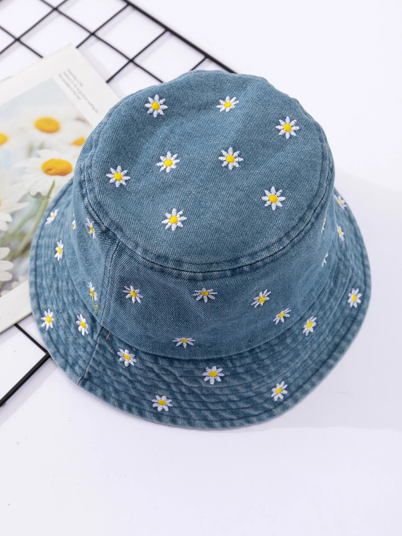 Little Daisy Embroidered Fisherman Hat for Women in Spring and Summer Fashion Edition Sunshade Sunscreen Show Small Face 250304