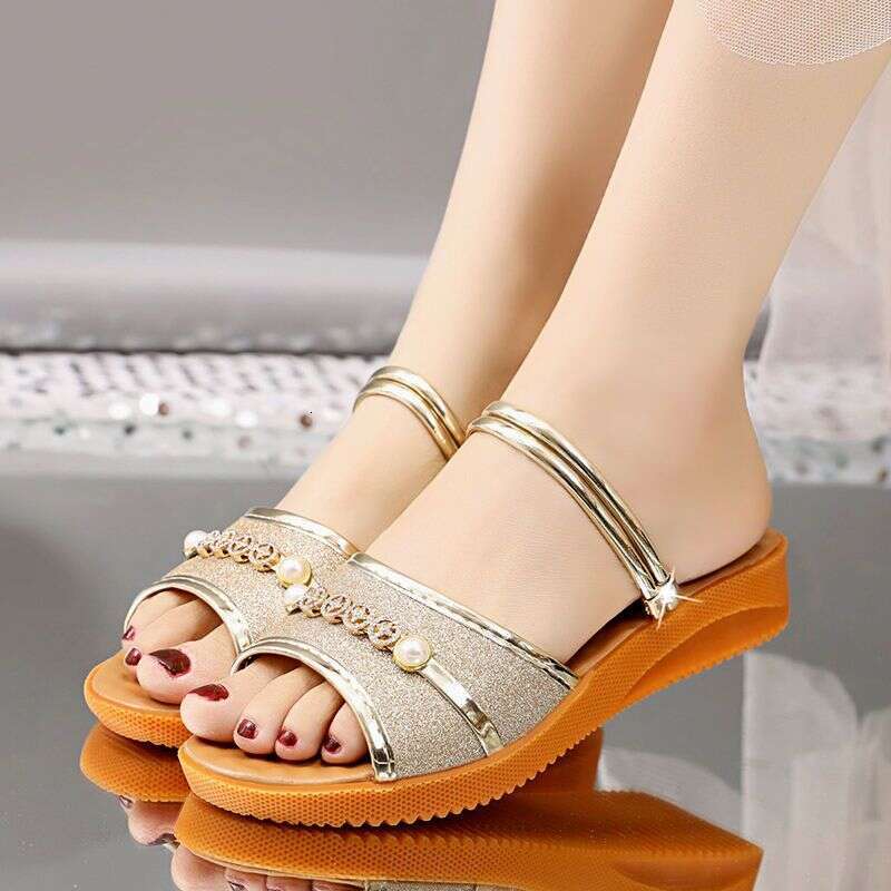 Slippers women wearing out 2023 new soft soled that are not tiring the feet, dual-use shoes for women, one-piece women's sandals