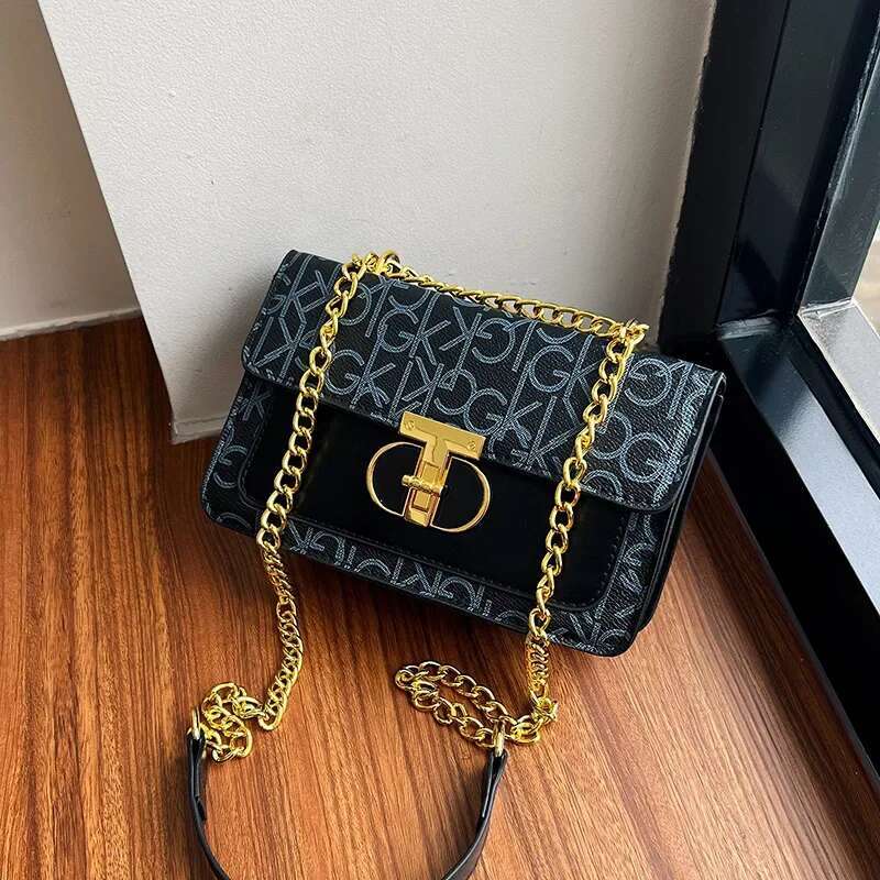 Fashion Shoulder Bag Multifunctional Chain Crossbody Bag Women s Designer Trendy Handbag Storage Bag Outdoor Leisure Wallet Envelope Bag 2025S New Mod