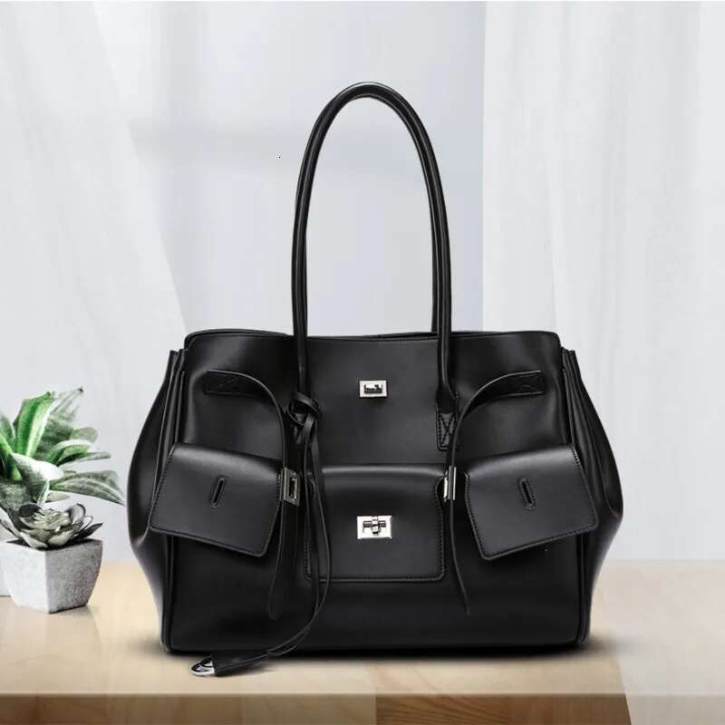 2025S New High end Leather Fashion Designer Women s Handbag Simple Large Capacity Storage Bag Casual Shoulder Bag Wallet Makeup Bag