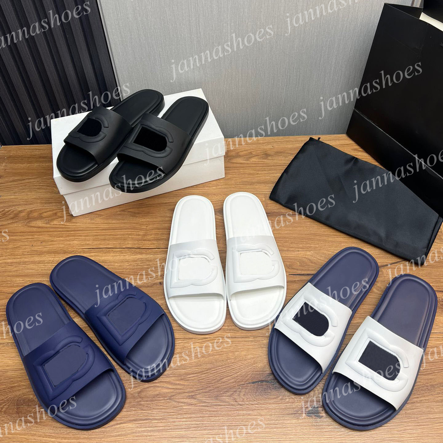 Designer Men slippers Luxury sandals Outwear Leisure Vacation beach flat bottom Sliders Genuine Leather Slippers for Parties 35-46