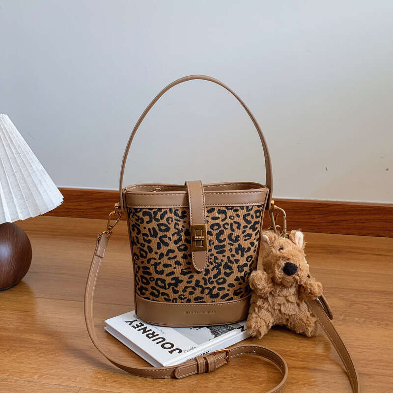 Women's Bags handbag Autumn and winter high-end handbag, casual light luxury bucket fashionable temperament bag, women's commuting shoulder 