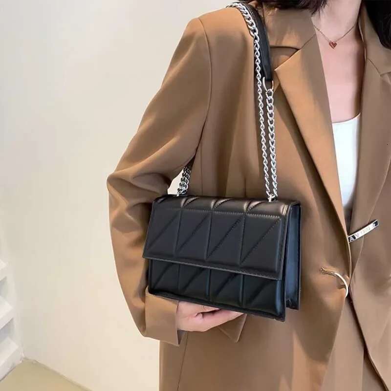 Designer Fashion Women s Crossbody Bag Premium PU Leather Handle Chain Handbag 2025 New Casual Wallet Lipstick Phone Storage Bag Mini Saddle Bag