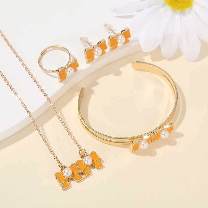 2023 new jewelry personalized bow shaped pearl bracelet temperament alloy bracelet W250312