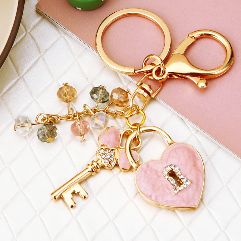 Sophisticated Lady's Metal Keychain Ring: Sparkling Diamond Pendant Ideal for Bags & Vehicles
