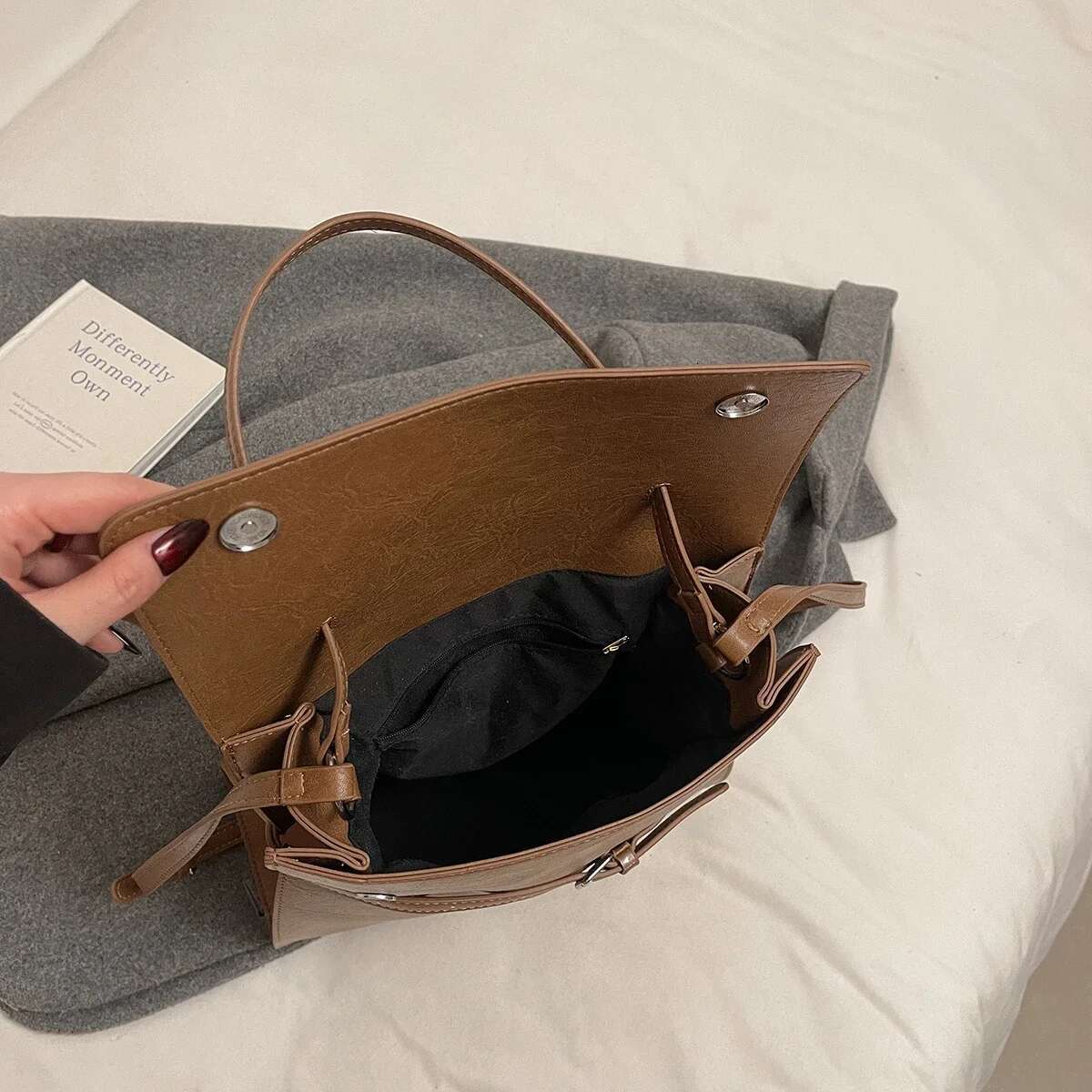LEFTSIDE Small PU Leather Shoulder Bag For Women 2024 Winter New Trend Y2k Simple Handbags And Purses Females Crossbody Bags