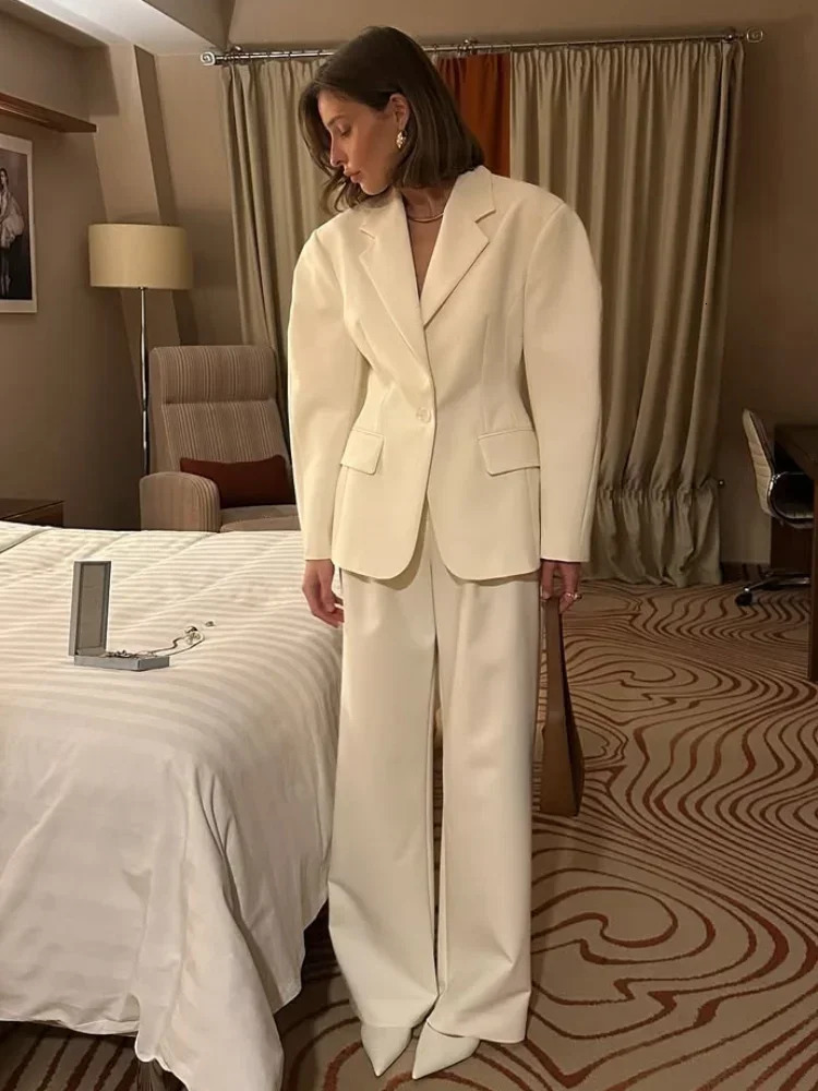 Early Spring White Lapel Flip Pocket Blazer Jacket Women Fashion Waist Up Long Sleeve Cropped Coat Lady Commuting Outercoat 250311