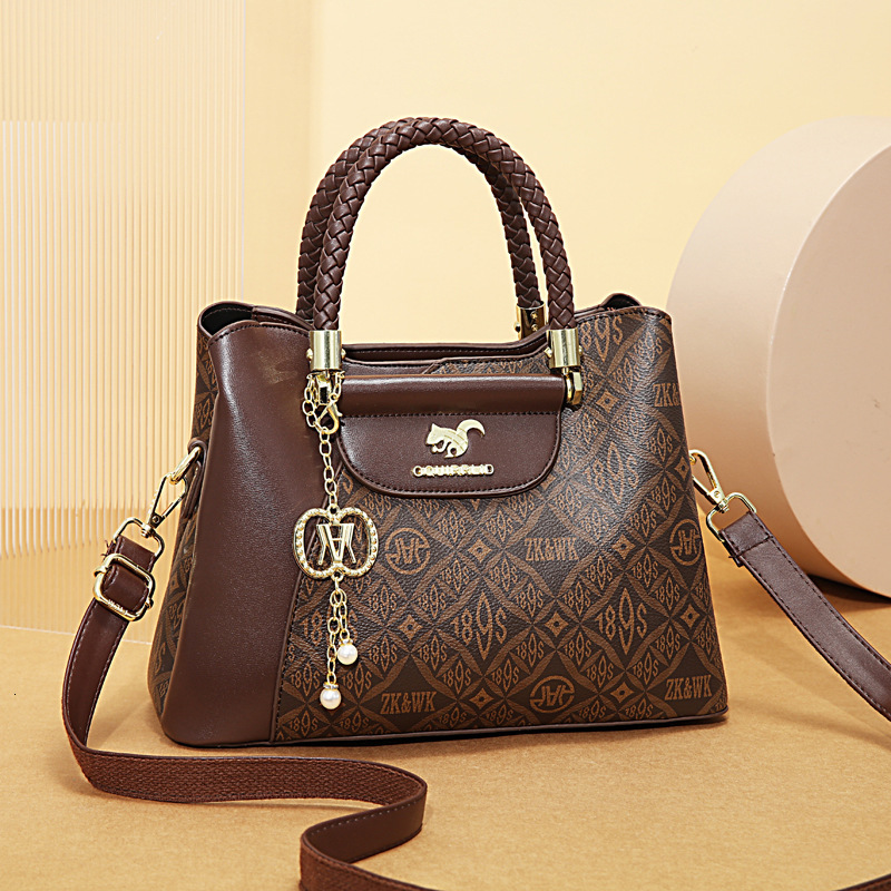 Women s 2025 New High end Fashion Designer Light Luxury Handbag Women s Casual Large Capacity Shoulder Bag High quality Crossbody Bag