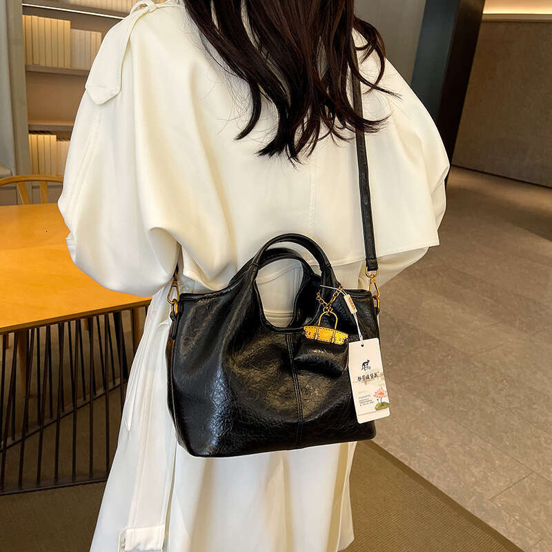 Women's Bags handbag Handbag autumn and winter high-end niche new fashionable texture soft leather crossbody casual commuting bag