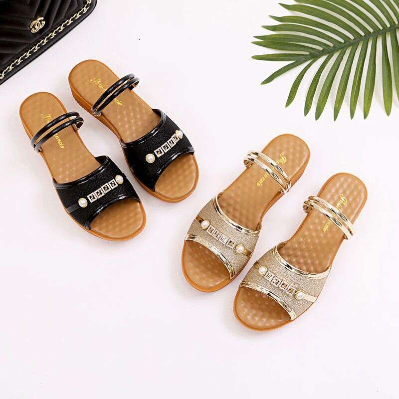 Slippers women wearing out 2023 new soft soled that are not tiring the feet, dual-use shoes for women, one-piece women's sandals