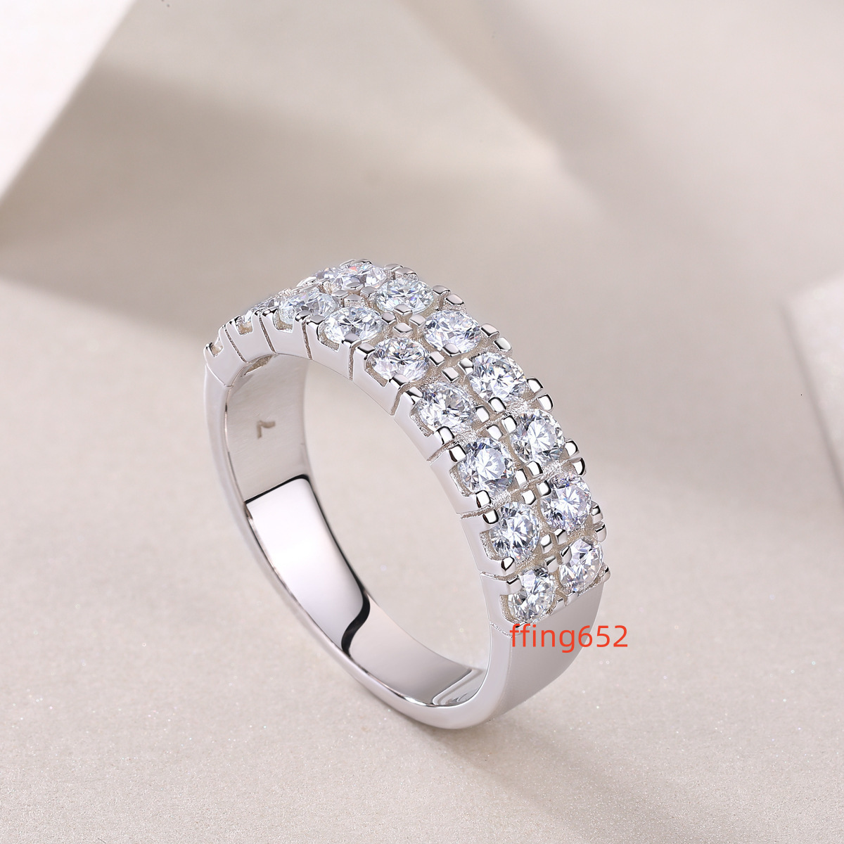 Factory Wholesale Moissanite Wedding Band 1.08Carat Round Shape Start Moissanite Ring Antique New Design for Wedding Band