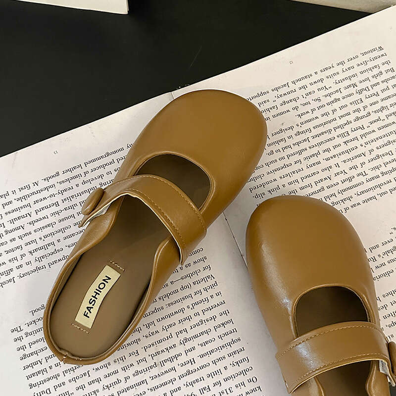 Small niche soled soft leather toe half for women in the spring and autumn of 2025, new style, sweet flat bottomed cool with one foot kick, Haken slip