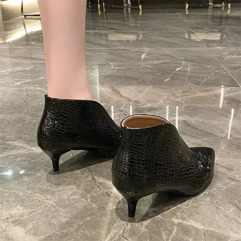 Pointed toe V-mouth patent leather ankle boots womens stiletto autumn snakeskin pattern boots are thin leather boots 250305