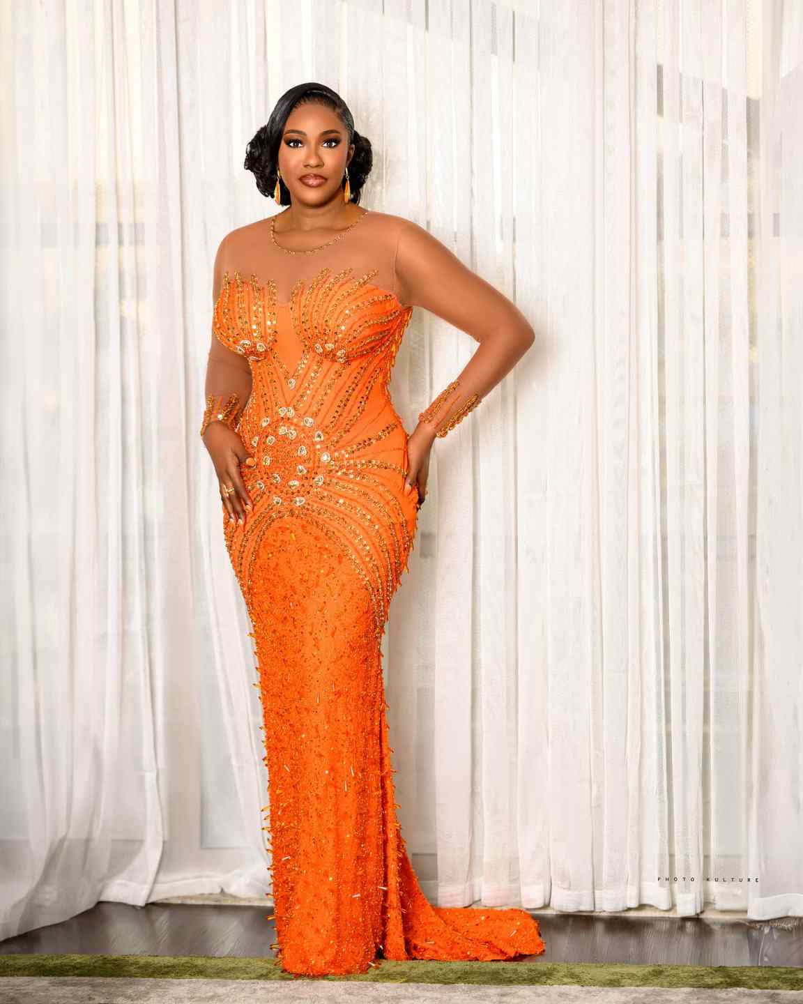 Classic Mermaid Evening Dresses For Women Sheer Neck Long Sleeves Gown Sequins Crystal Sweep Train Party Customized Dress