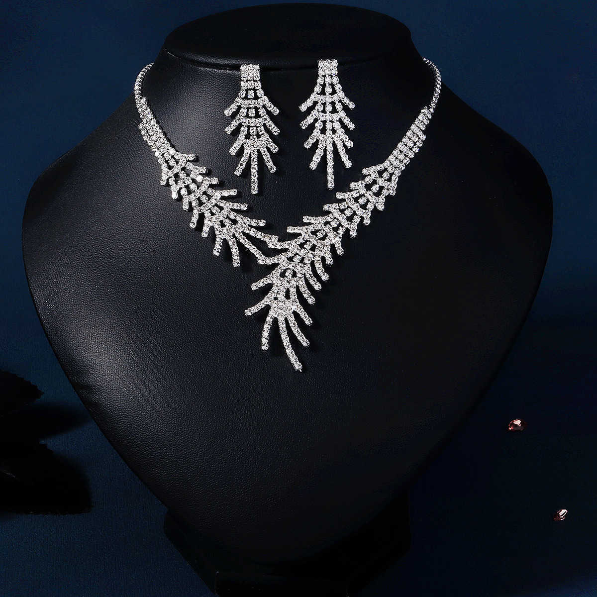 Bridal jewelry set high-end crystal studded necklace earrings three piece set creative new wedding accessories W250312