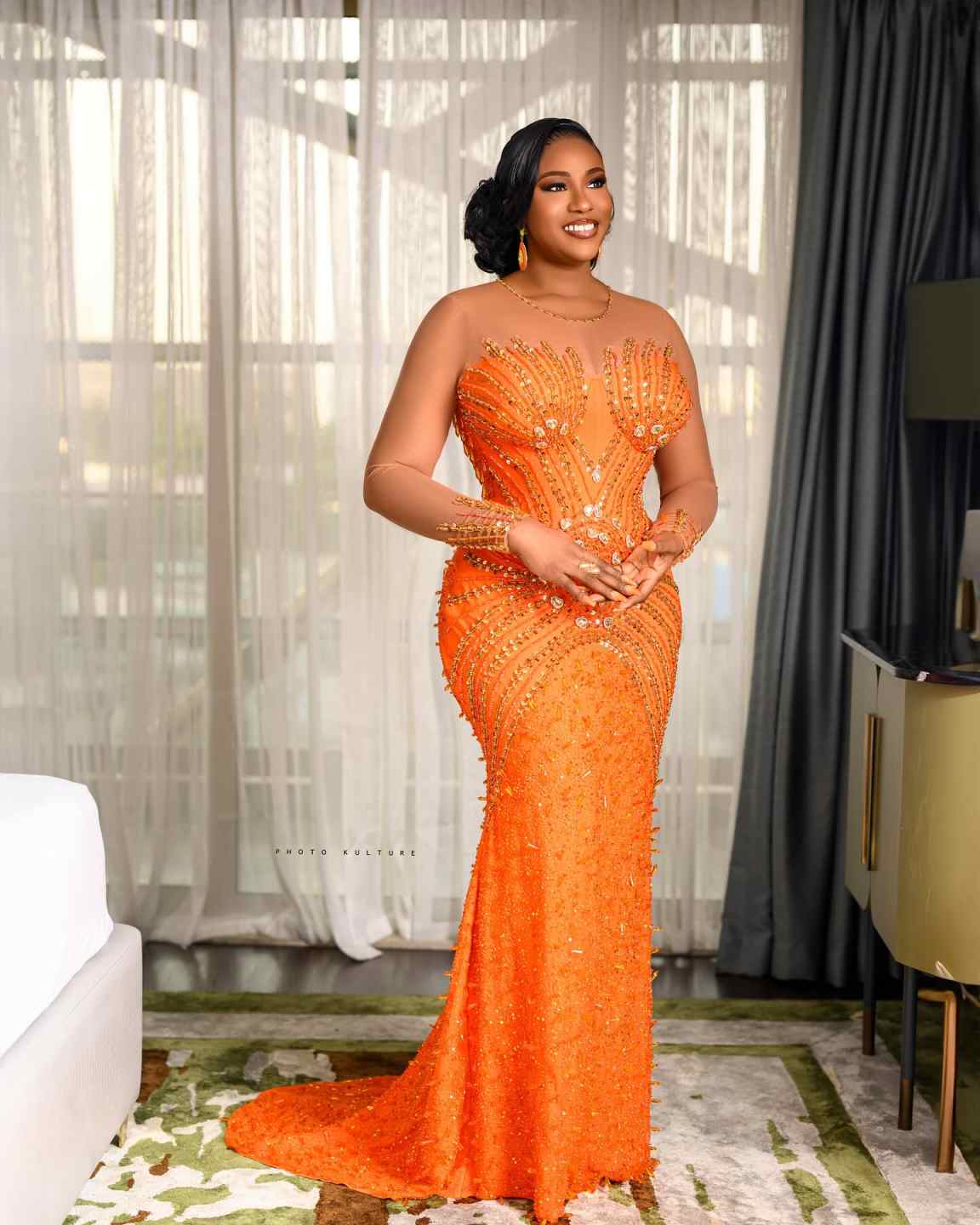 Classic Mermaid Evening Dresses For Women Sheer Neck Long Sleeves Gown Sequins Crystal Sweep Train Party Customized Dress