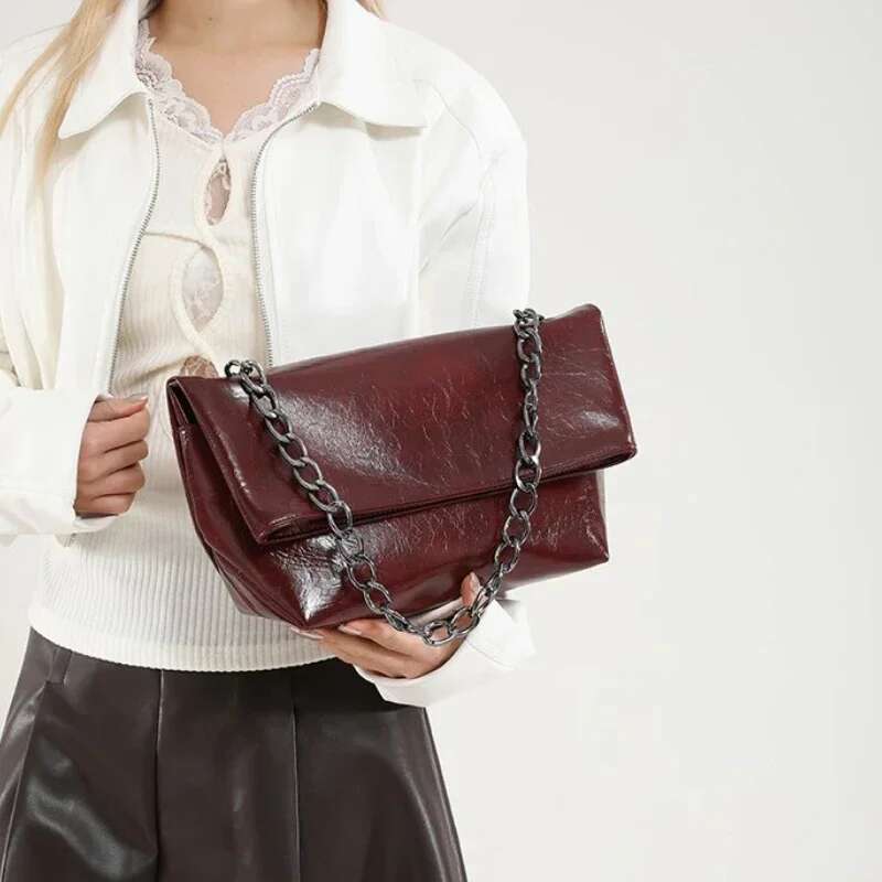 New Oil Wax Leather Chain Mini Handheld Bag High end PU Zipper Beautiful Crossbody Bag Large Capacity Fashion Designer Temperament Handbag Casual Armp
