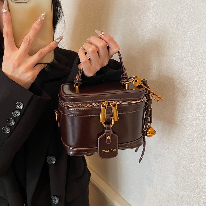 2025 New High End Handheld Bag For Women's Fashion Designers Popular Multi Functional Small Fragrant Bag Commuter Single Shoulder Crossbody Bag M