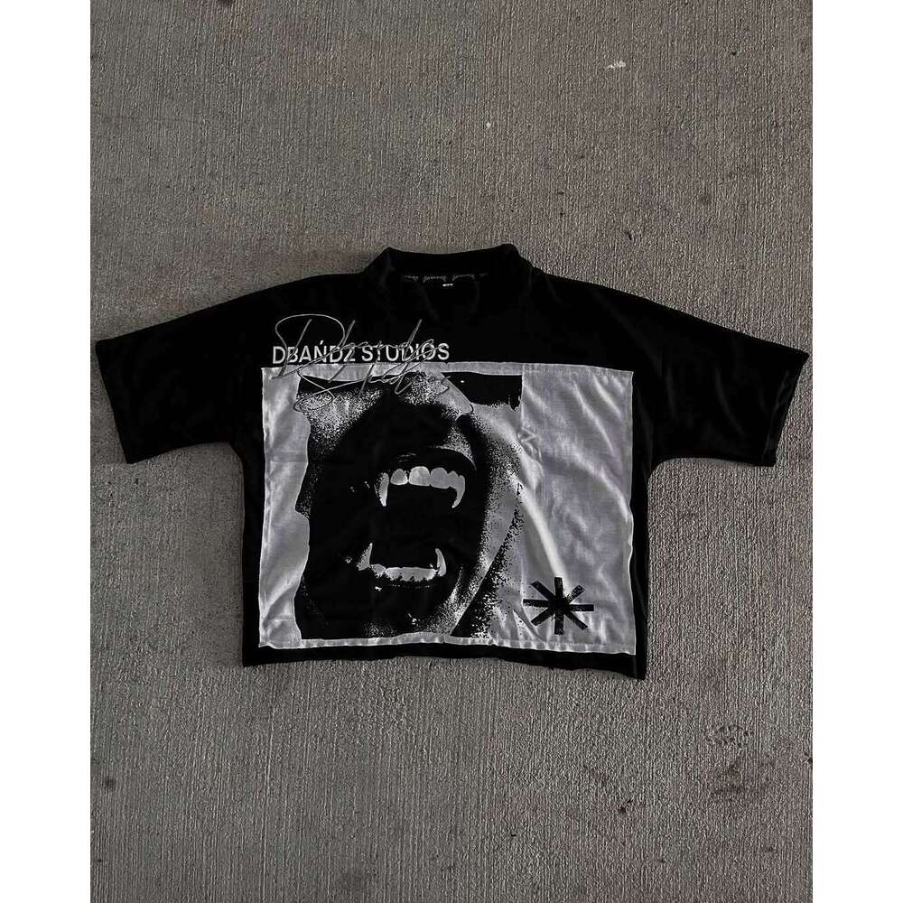 Dark American style street personality T-shirt for both men and women, trendy short sleeved top
