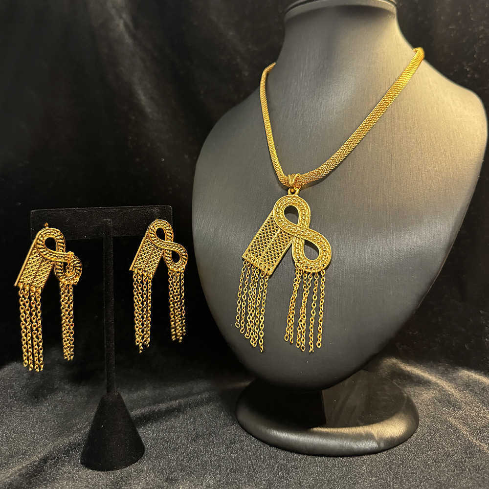 Hot selling recommendation Dubai 24k gold-plated womens jewelry set necklace bride necklace earrings two-piece set W250312