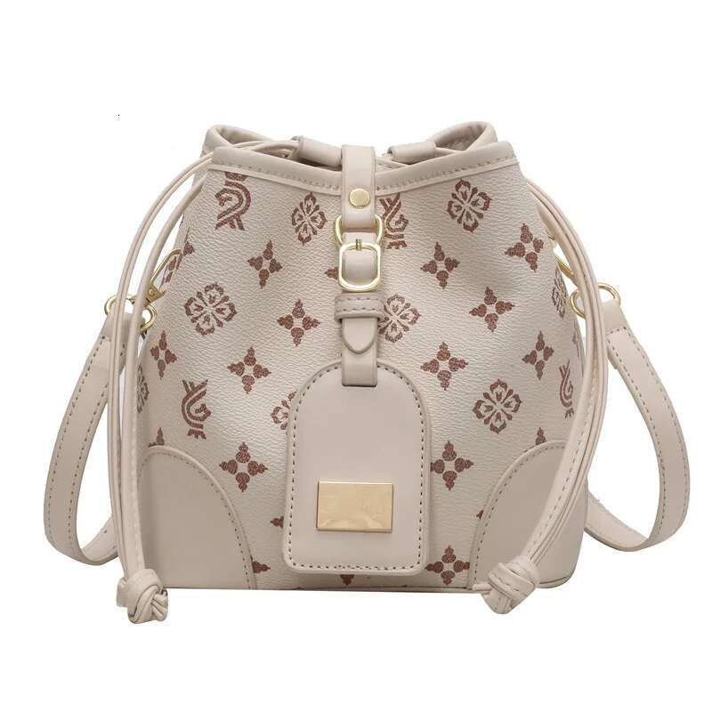 New leisure Retro Geometric Shoulder Designer Trendy Fashion Commuter Women s Slant Body New Drawstring trend Girls Bucket Bag