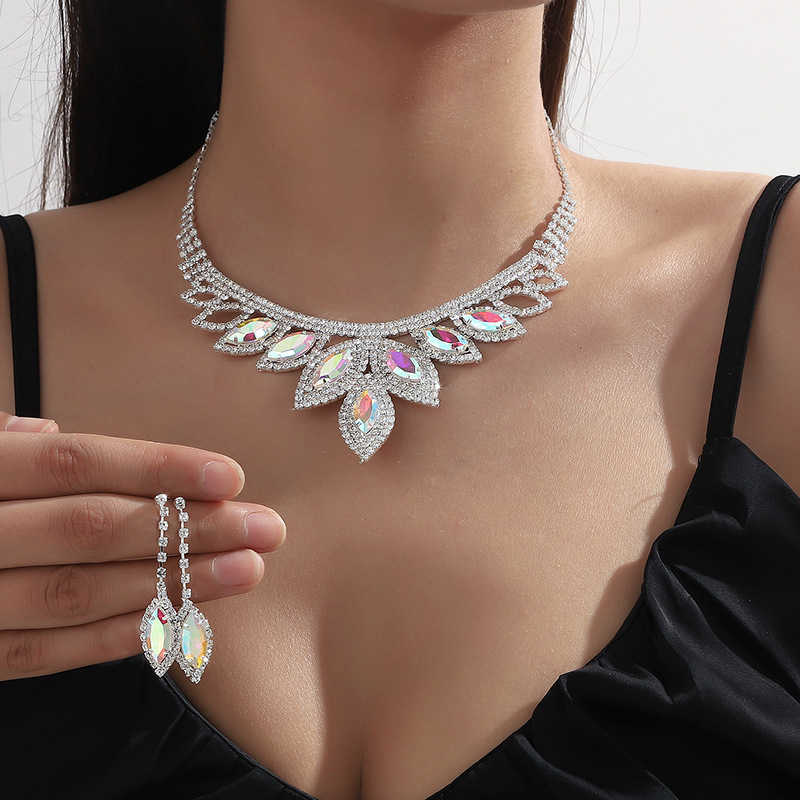 Hot selling dress necklace set fashionable high-end crystal color necklace earring jewelry two-piece set W250312