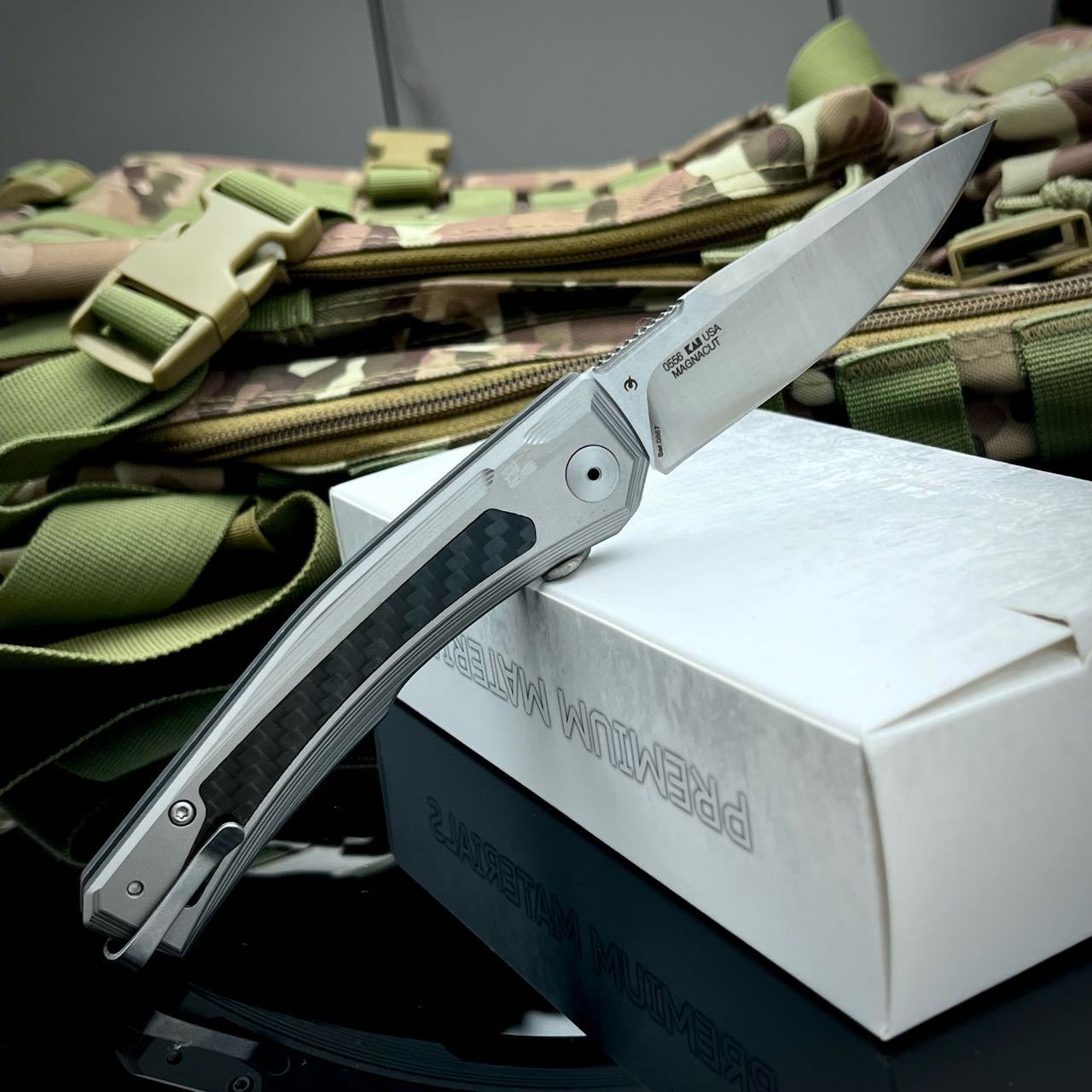 0556 Assisted Folding Knife Two-Tone Drop Point Blade, Bead Blasted Titanium Handles with Carbon Fiber Inlays Outdoor Tactical Hunting Knives 0022 330