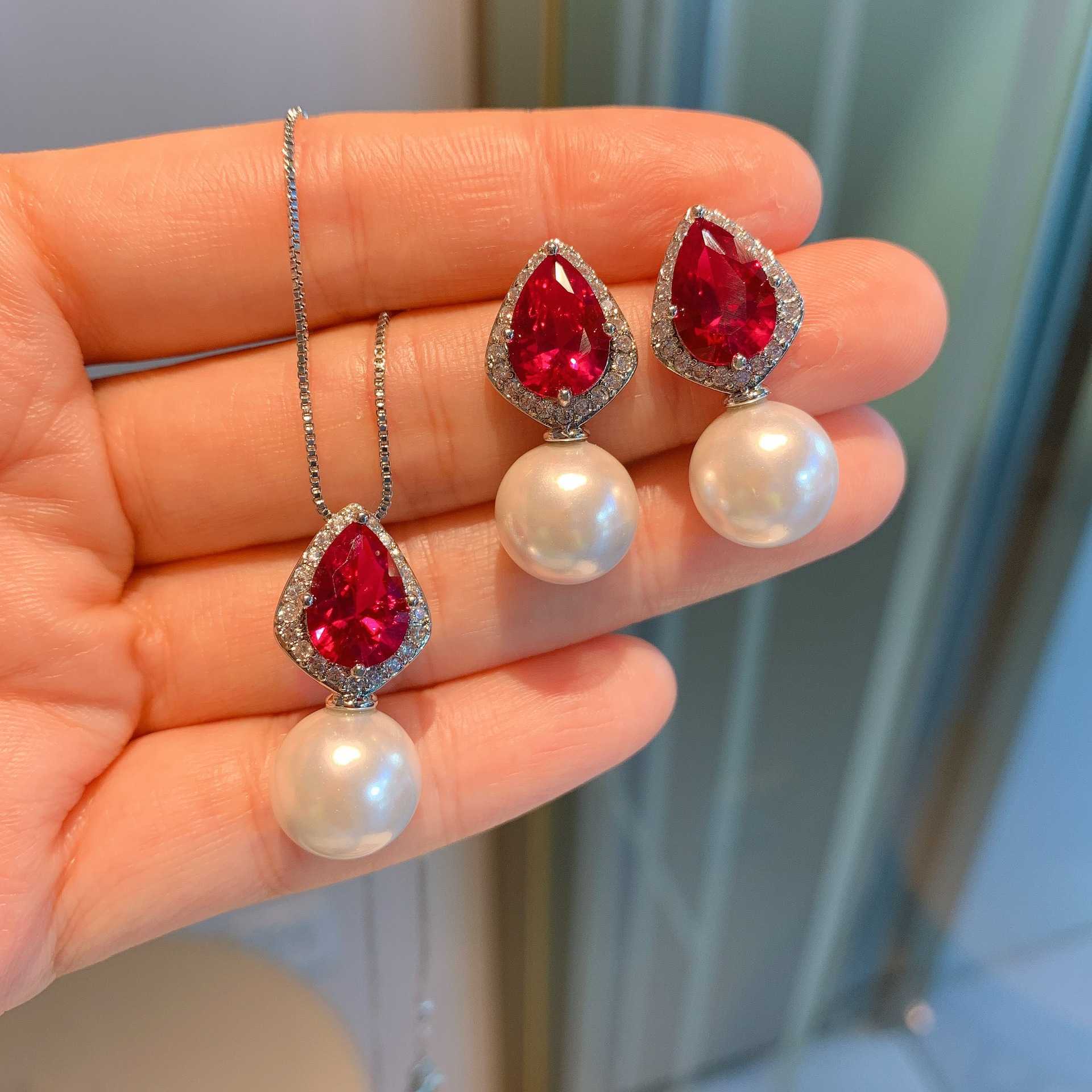 New set of white pearl jewelry red corundum pear shaped necklace earrings white pearl high-end fashion womens batch W250312