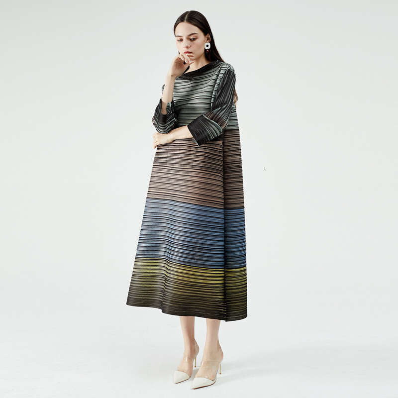 Step Into Early Spring Loose Plus Size Dress, Women's High-End Long Dress