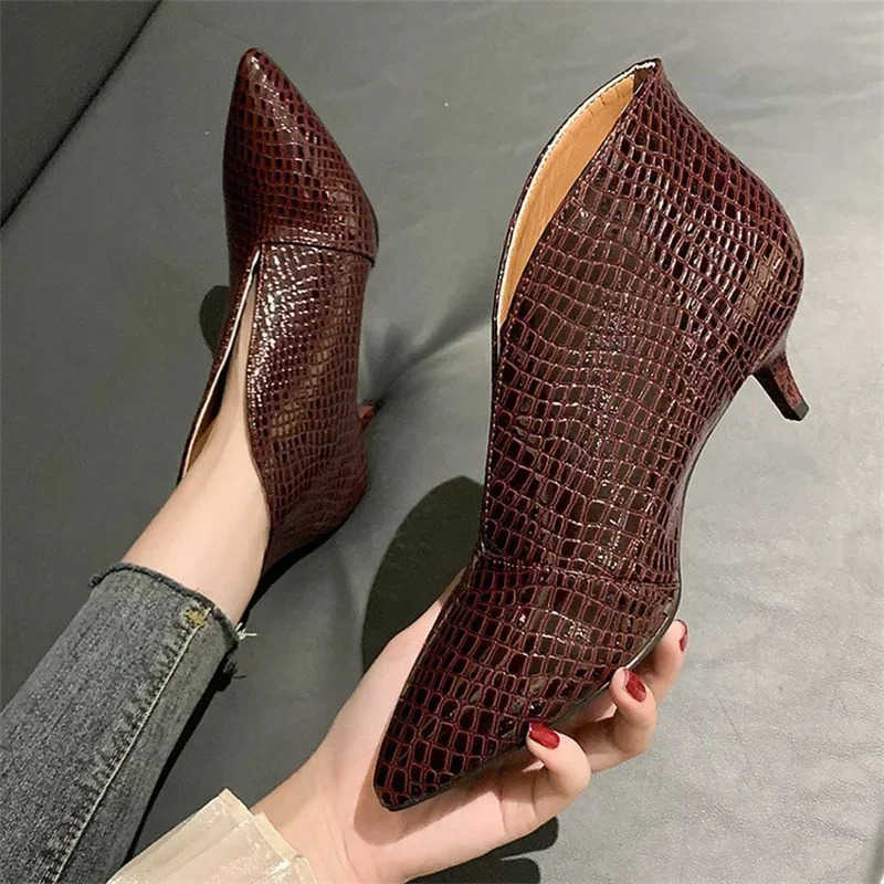 Pointed toe V-mouth patent leather ankle boots womens stiletto autumn snakeskin pattern boots are thin leather boots 250305