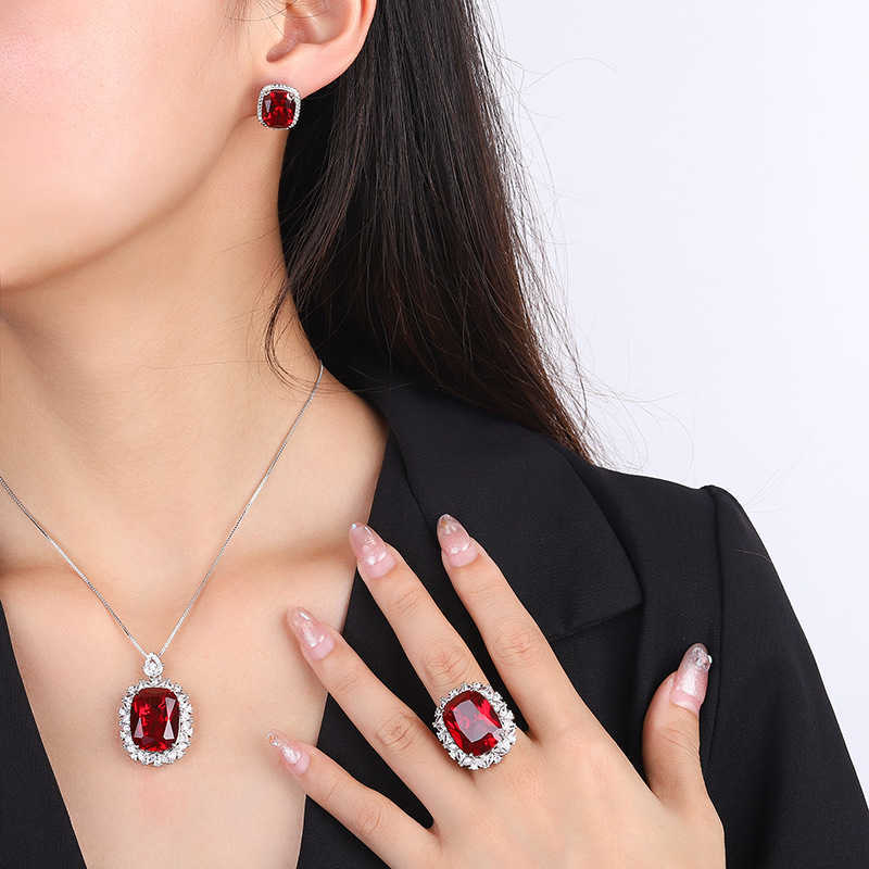 Zhuang Shengsheng copper bottom gold-plated simulation red corundum womens set temperament style full diamond luxury setting 15 * 20-10 * 12 W250312