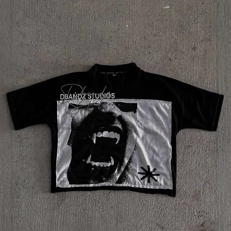 Dark American style street personality T-shirt for both men and women, trendy short sleeved top
