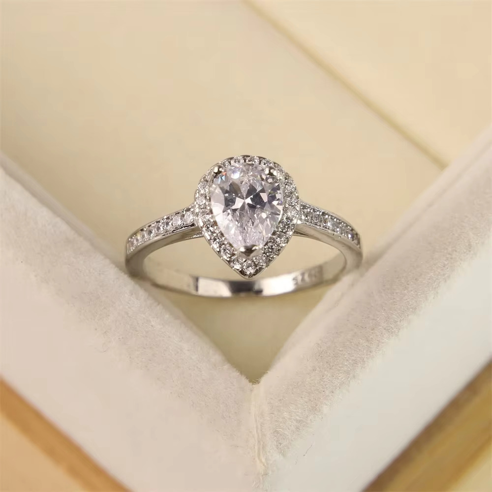 S925 Silver New Drop-Shaped Moissanite Ring Exquisite Drop-Shaped Zircon Fashion Female Romantic Luxury Jewelry Engagement Gift