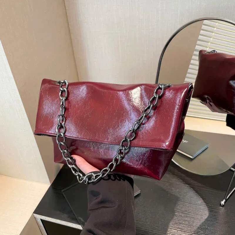 New Oil Wax Leather Chain Mini Handheld Bag High end PU Zipper Beautiful Crossbody Bag Large Capacity Fashion Designer Temperament Handbag Casual Armp