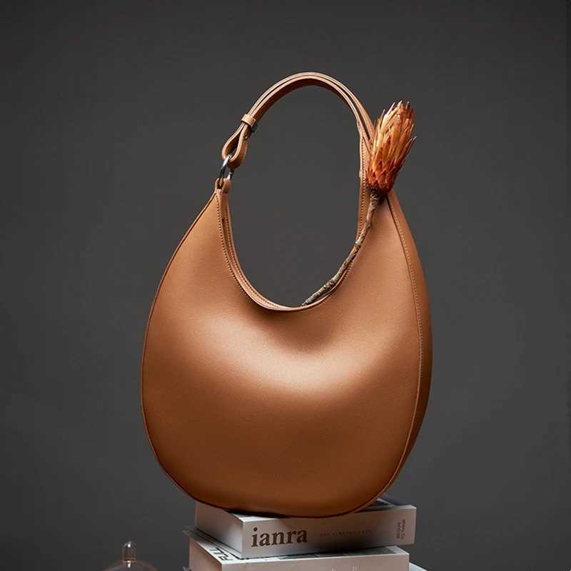 New Arrival Toptrends genuine leather crescent lingerie shoulder bag suitable for womens luxury designer cross body homeless handbag T250312
