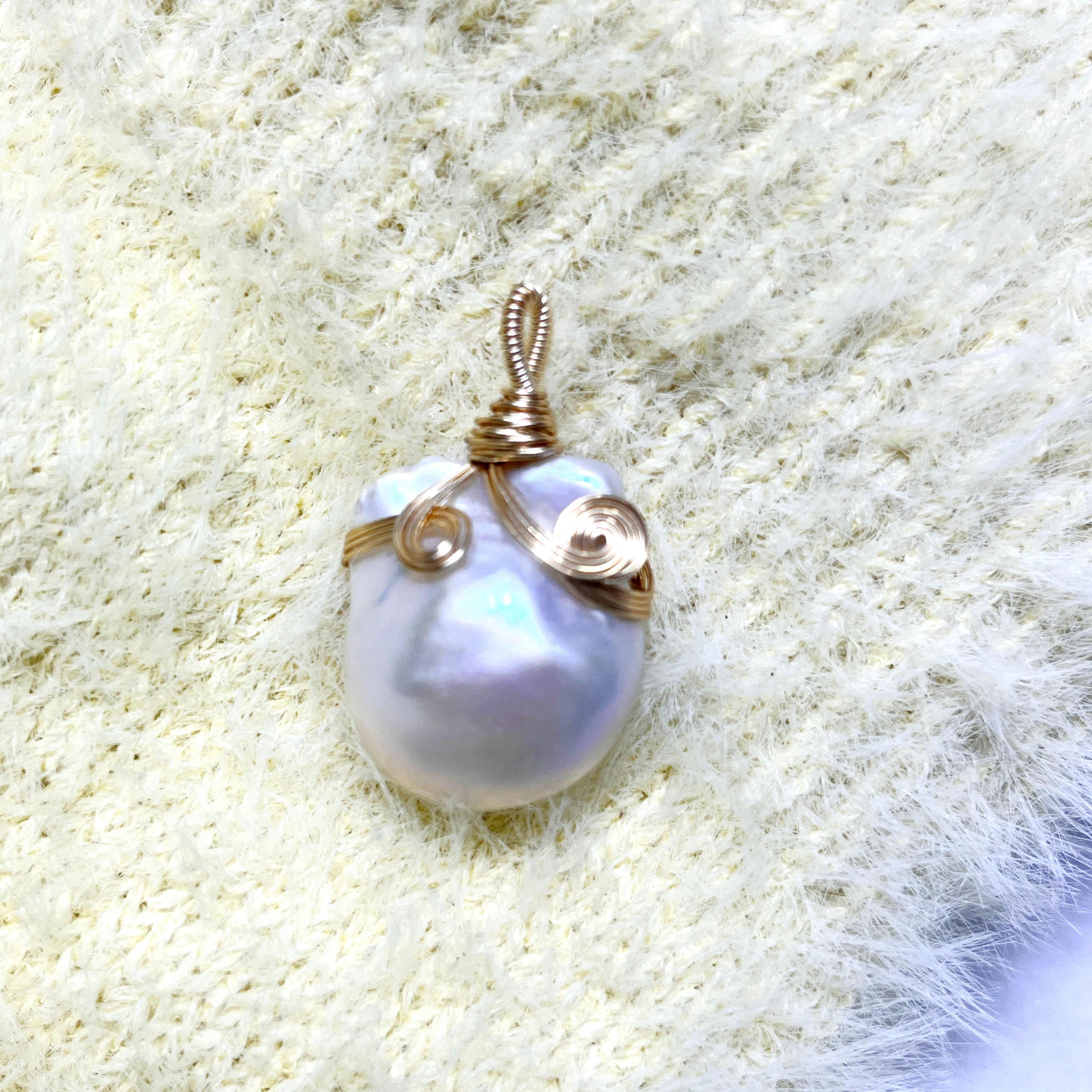 Baroque Style Pearl Choker with Intricate Artistry - Classic Elegance
