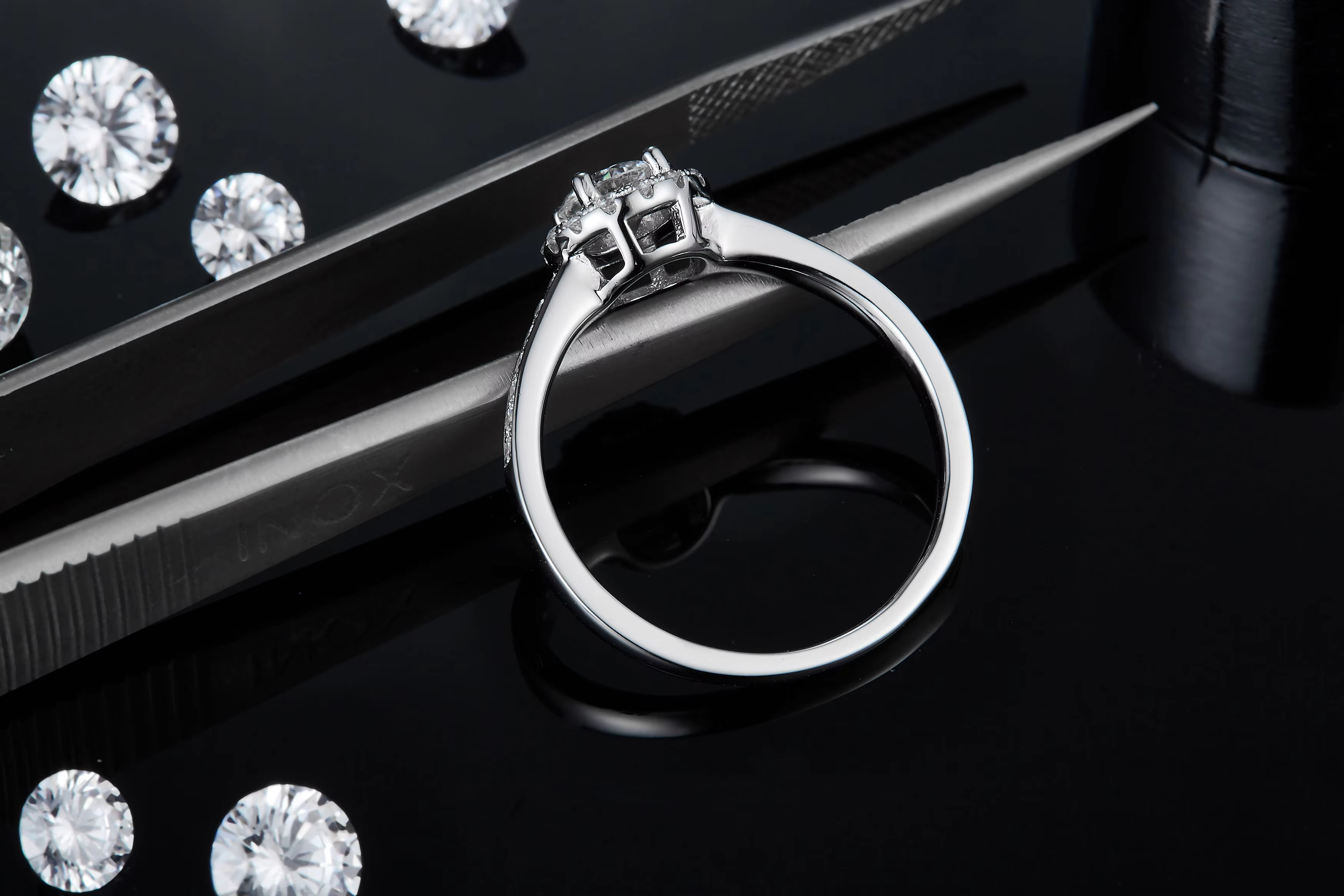 Classic Design Round Shaped Moissanite 925 Sterling Silver Diamond Wedding Rings for Women