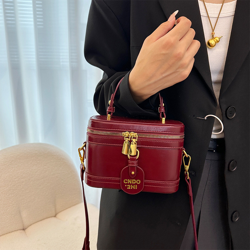 Elegant High end Women s Portable Bucket Bag 2025 New Fashion Designer Light Luxury Crossbody Bag Multifunctional Single Shoulder Armpit Bag Wallet St