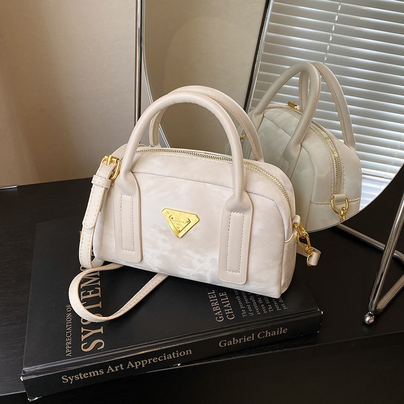2025 Summer New High End Fashion Designer Handheld Mini Small Square Bag New Trend Small Handbag Premium Storage Bag Wallet Crossbody Bag Casual Saddl