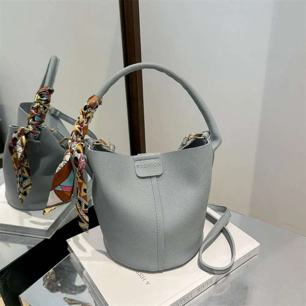 New Large Capacity Bucket Bag Fashionable Designer Women s Handbag Sweet And Simple Versatile Crossbody Bag Portable Wallet High quality Leather Stora