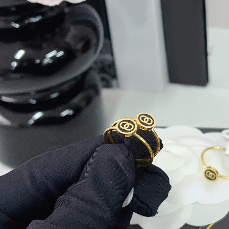 Classic Style Band Rings Women Gold Silver Plated Crystal Stainless Steel Love Wedding Jewelry Supplies Letter Ring Fine Carving Finger Ring