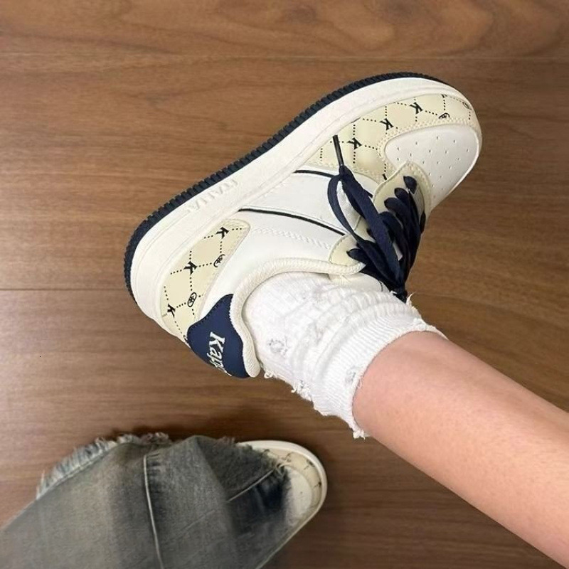 Women's High Appearance Thick Soled Board Shoe Designer Autumn 2025 New Casual White Shoes Fashionable Sports Shoes