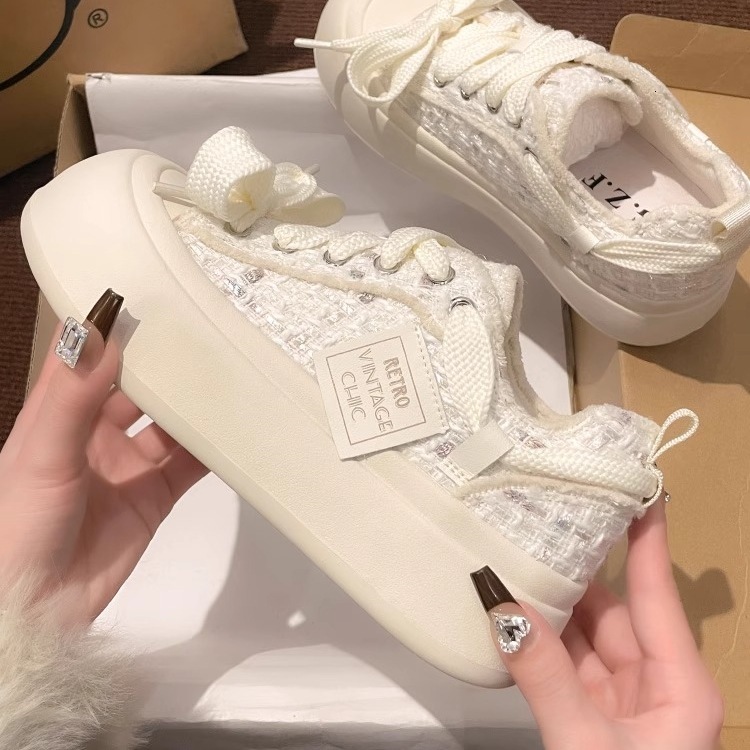 Small White Women S High End Skateboard Shoes With Niche Style Outdoor Design Multifunctional Thick Sole Big Head Bread 2025 Spring New Fashionable Sk