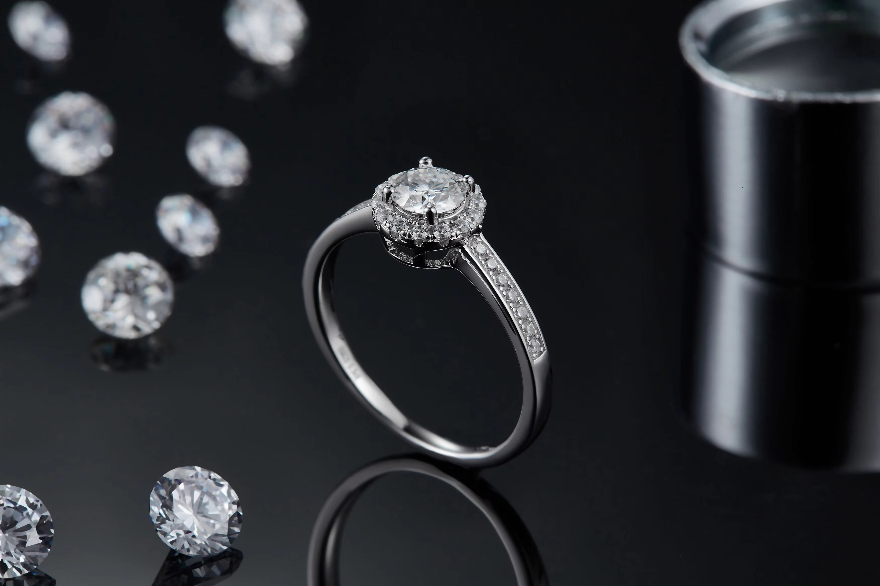 Classic Design Round Shaped Moissanite 925 Sterling Silver Diamond Wedding Rings for Women