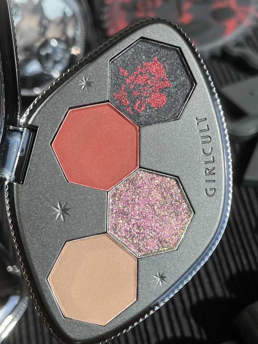 Girlcult 4 Color Eyeshadow Palette Shimmer Black Red Matte Chameleon Eye Shadow Vegan Halloween Make Up Sets Cosmetics Full Set 250306