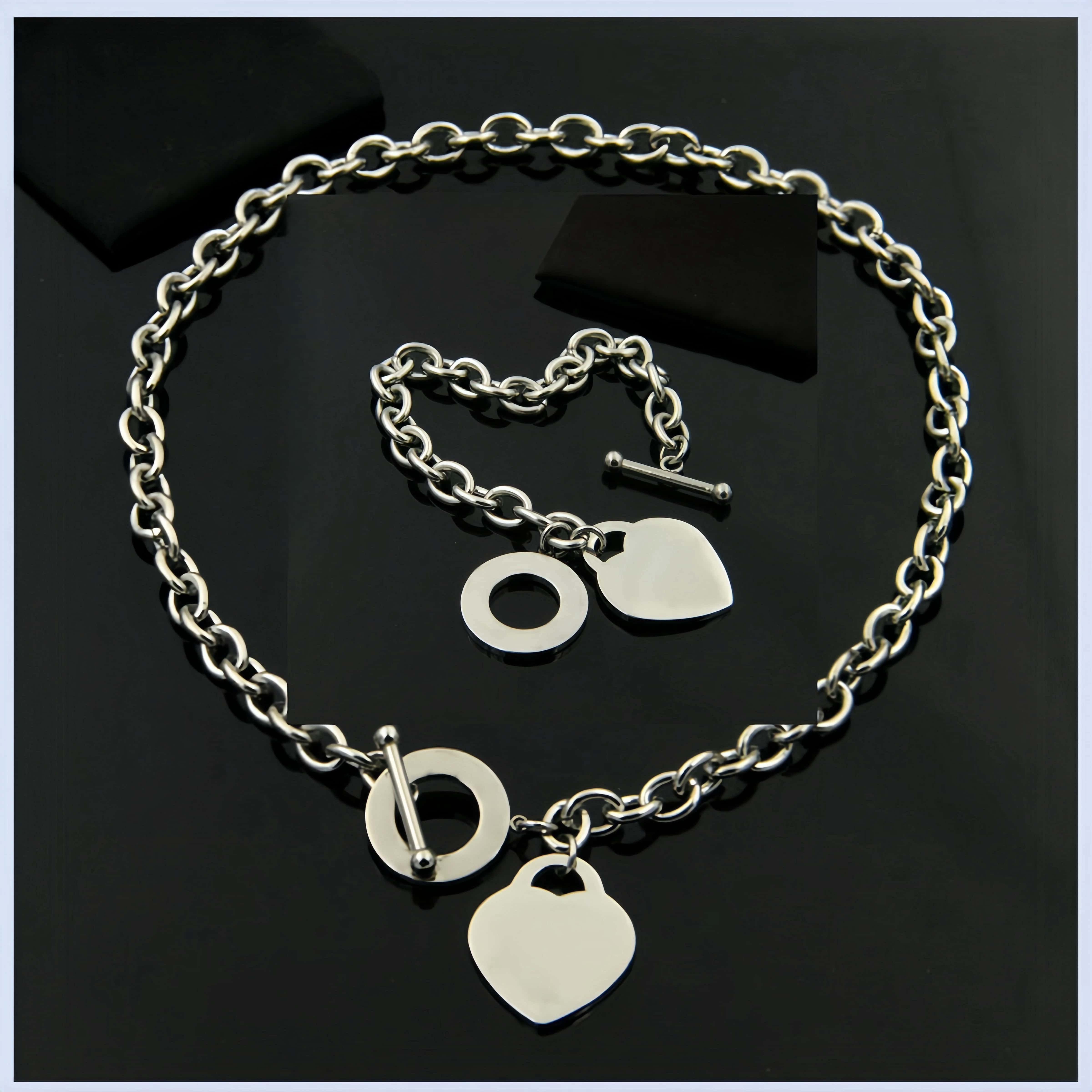 Hot sell Birthday Christmas Brand luxury designer Necklace plus Bracelet Set Wedding Statement Jewelry Heart Pendant Necklaces Bangle Sets 2 in 1